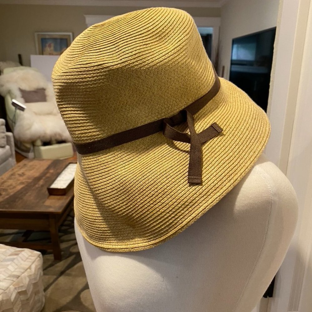 Neiman Marcus raffia wire rimmed sun hat